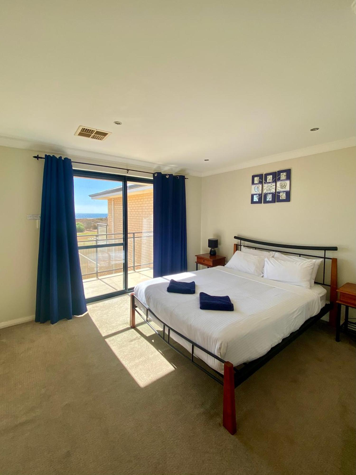 Port Denison Beach Resort Экстерьер фото