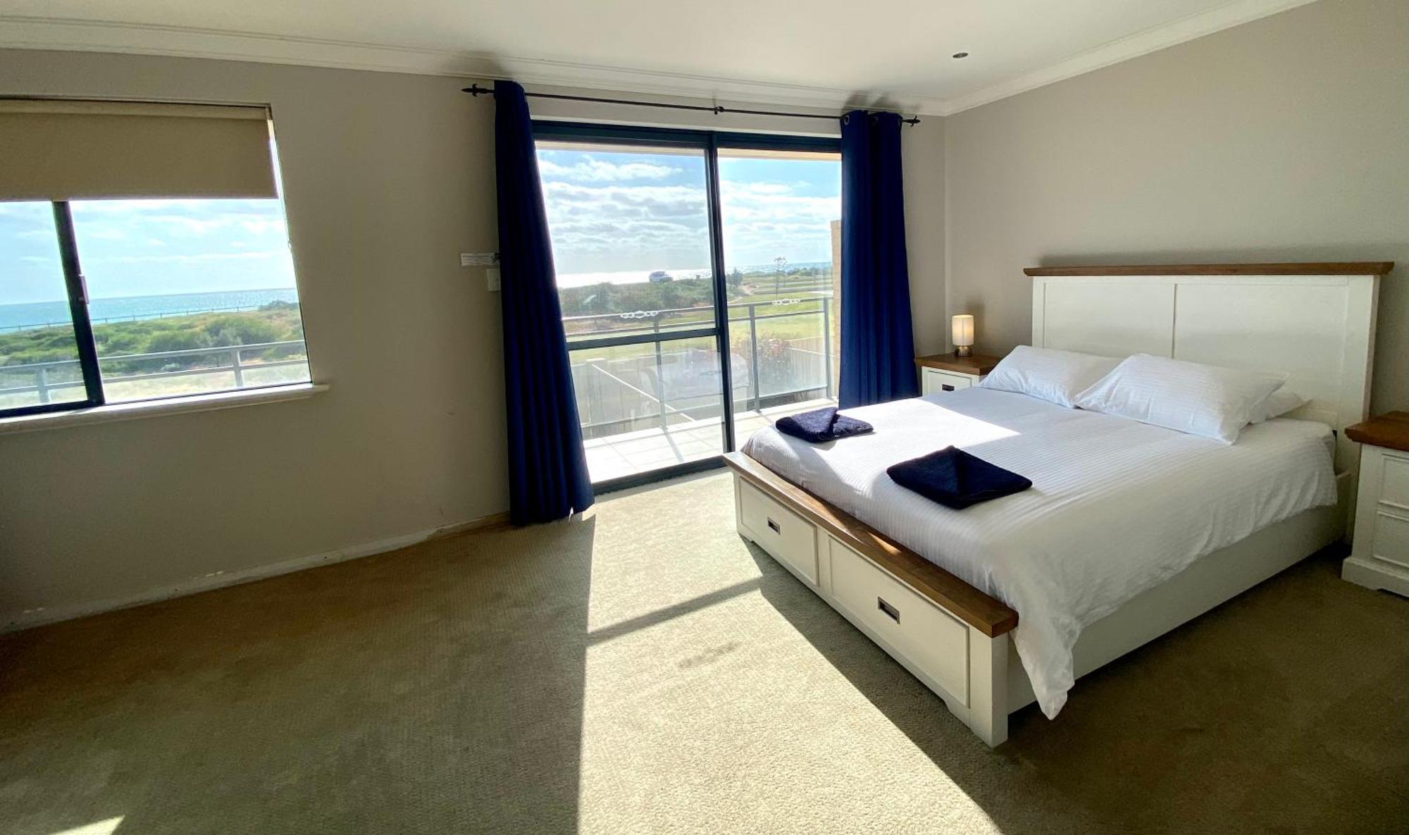 Port Denison Beach Resort Экстерьер фото