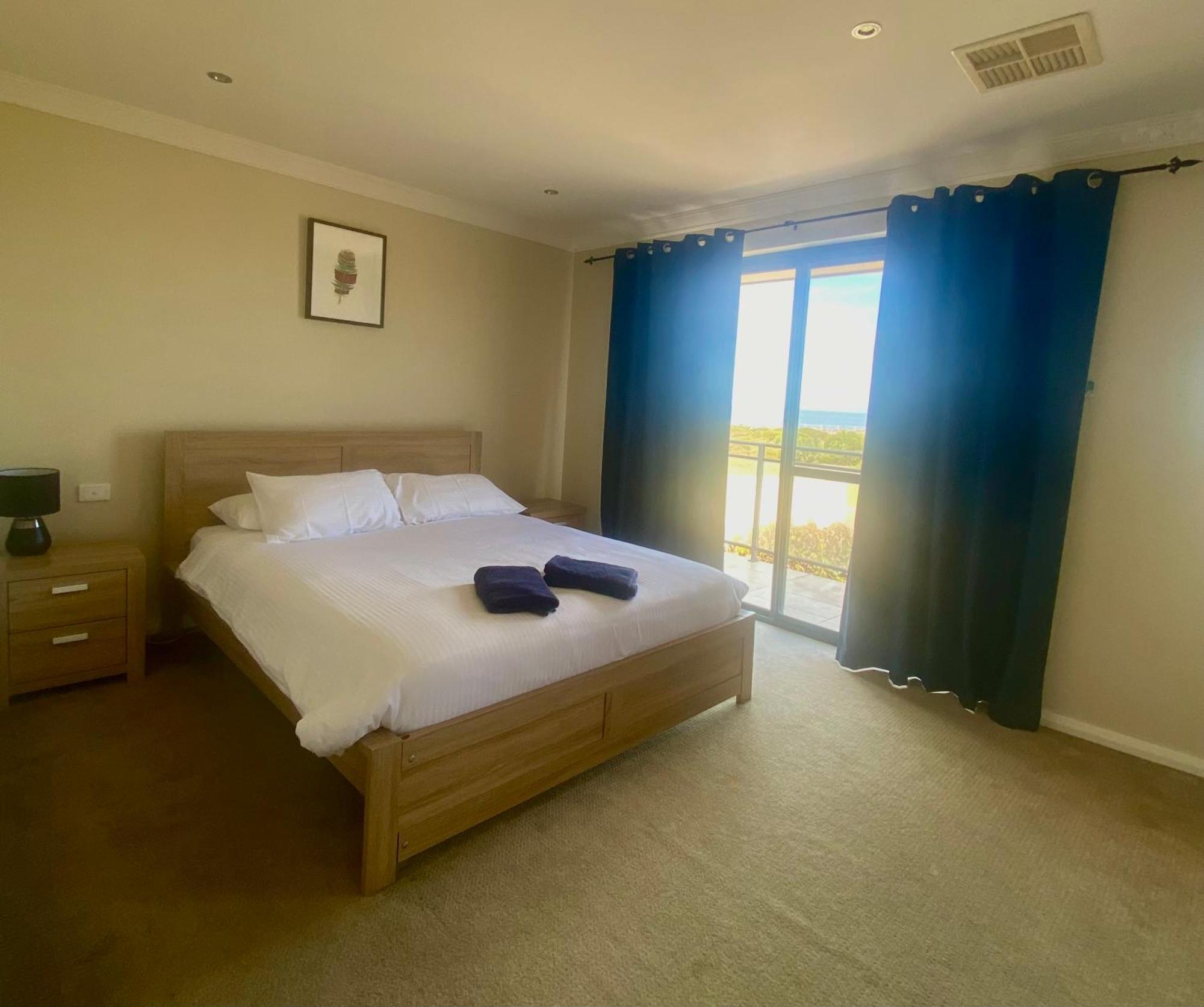 Port Denison Beach Resort Экстерьер фото